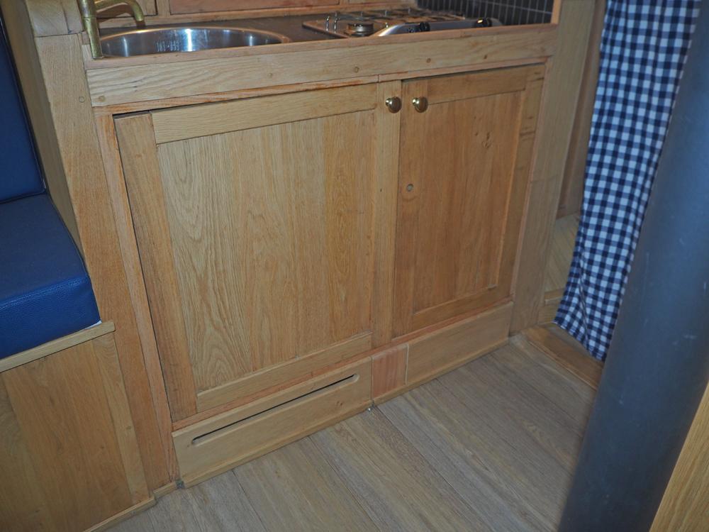 Saloon, Accommodation